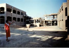 1995 GC Building scenes 19950913 031 AvZ checks on progress