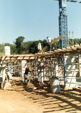 1995 GC Building scenes 19950413 009: Construction starts