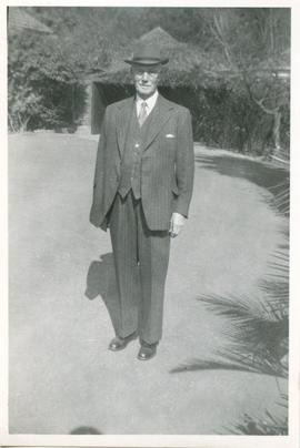 1940c Leake in his garden 003