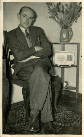 1955 HA 033b Mr Harris in his study
