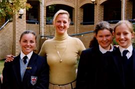2002 GC Head & students 001